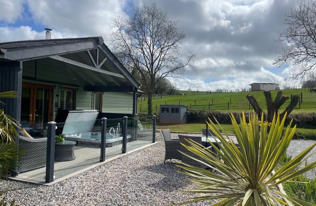 Heron Lodge, South View Lodges - a lodge that sleeps 4 guests in 2 bedrooms