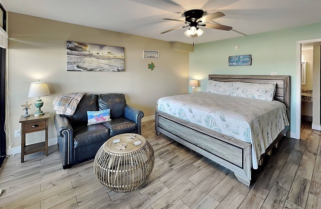 Heron Room | Walk to Pool, Hot Tub, & Pier!