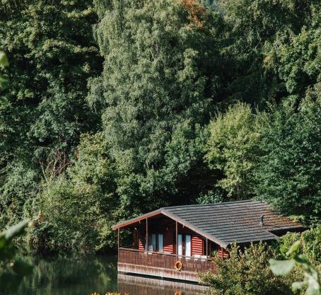 Herons Lake Retreat Hot Tub Lodges