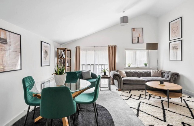 Hertford Riverside Retreat + Gym