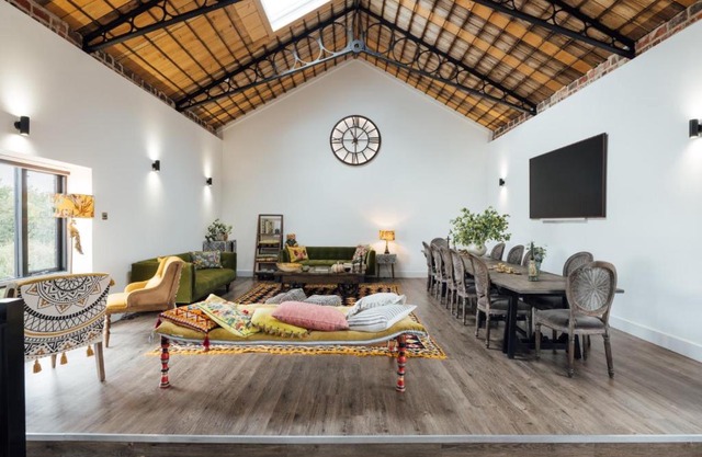 Herts Haven, Luxury 2 Bedroom En Suite Barn With Beautiful Views, Free Parking, PS5 & More!