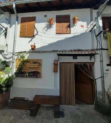 HERVÀS Y VUELVES (la casita de la piedra)