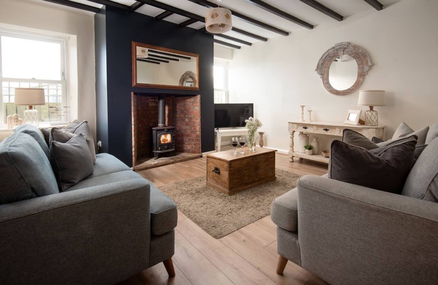 Hexham Cottage - Seahouses - sleeps 6 guests in 3 bedrooms