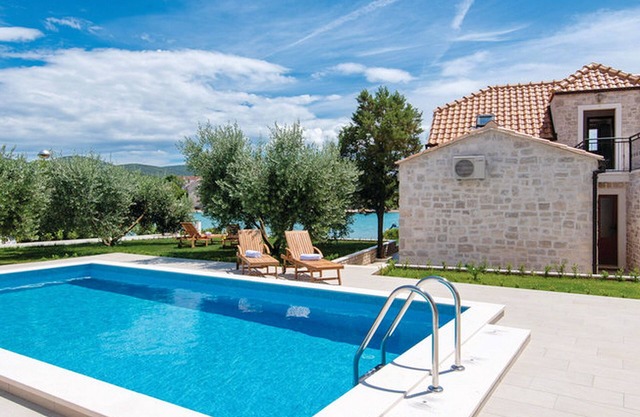 HH Lovište Three Bedroom Holiday Home,Pool&SeaView