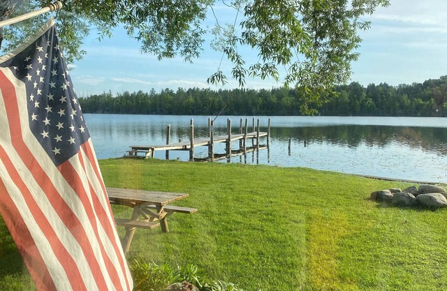 Hiawatha Creek Camp/sleeps 4-6/ON Clam Lake/Near Torch Lake -5 min. by boat