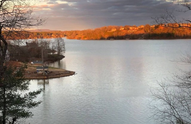 Hickory Home Near Downtown & Lake + Pet Friendly