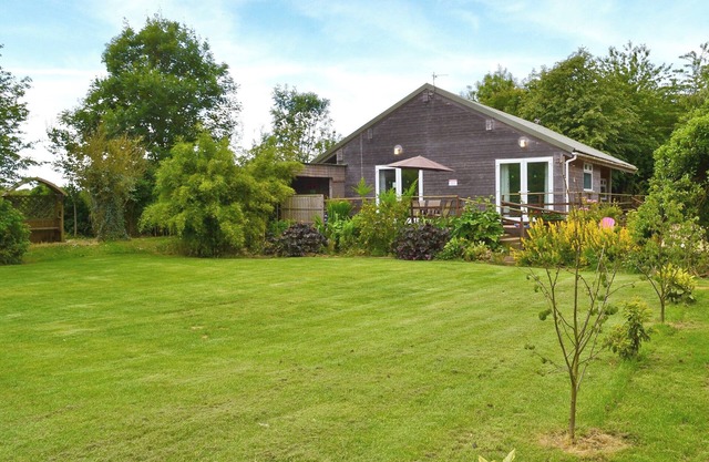 Hidden Garden Cottage - E5543