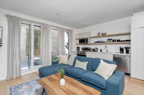 Hidden Gem - 3 BR Steps to Little Italy and UofT