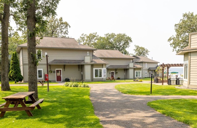 Hidden Gem on Gull Lake w/large playground for families