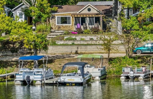 Hidden Gem on the shorenKayaks, MT. Bikes, Fishing IncludednBring Your Own Boat