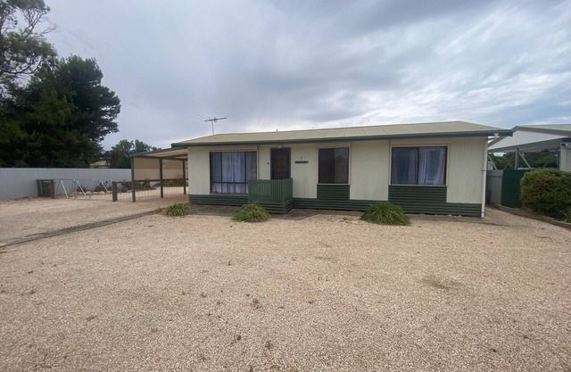 Hidden Gem - Plenty of room for parking and the boat! Winter Special!