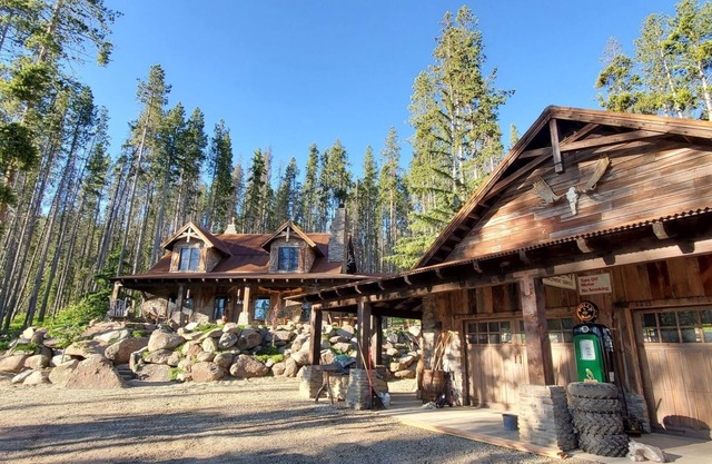 “Hidden Luxurious slice of Heaven”Hike and explore Montana from the back door!