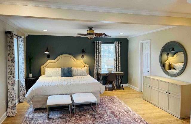 Hidden Oasis: 3BR Retreat | 2 King Beds | Sleeps 9 | Sunroom | Fire Pit