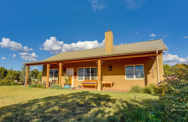 Hidden Santa Fe Gem - Nestled in Tesuque Hills!