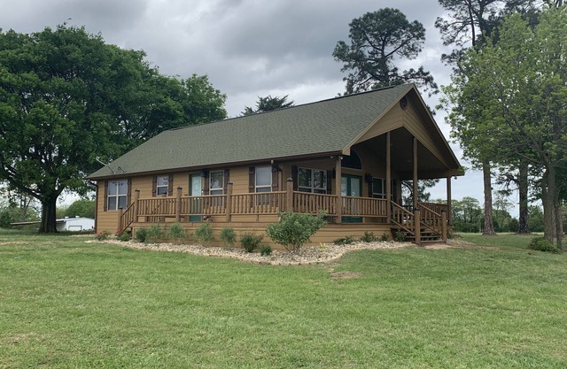 Hideaway on the Hill - Winnsboro, Texas