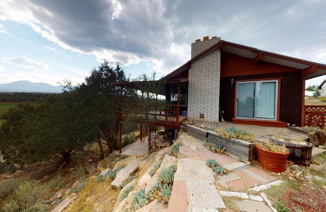 Hideout Ft Abajo 2 BR Cabin, Stunning Views, Secluded!