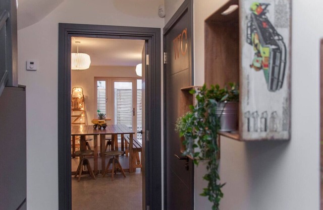 higgihaus 3b 4 Bed Big Groups Hip Location
