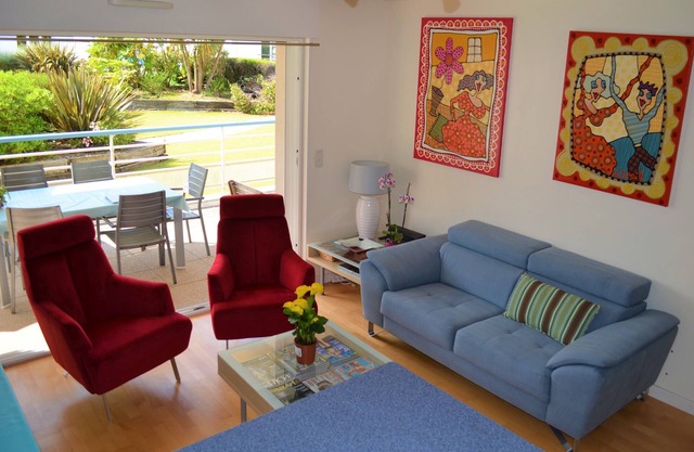 High end apartment between open air market, beach and marina