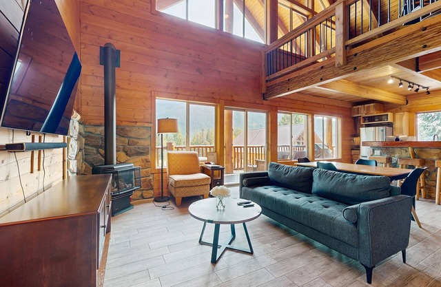 High-end ski-in/ski-out getaway with fast WiFi, large deck & more