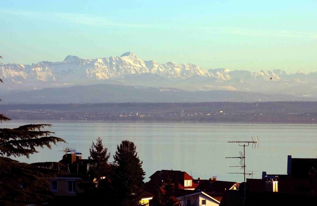 High quality apartment with balcony and stunning lake and Alpine views