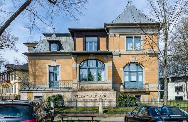 High quality apartment (basement) in a listed villa in a prime location