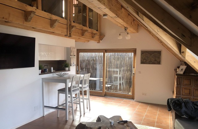 High quality furnished apartment in a prime location.