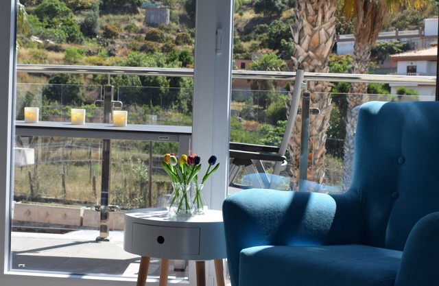 High quality tasteful apartment by the sea
