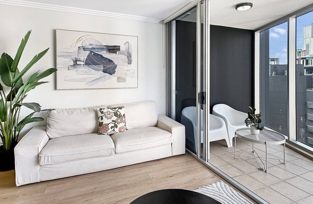 High-Rise 2-Bed Apartment with Gym, BBQ & Pool