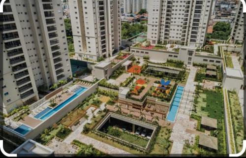 High standard APT next to Gru MAIA for 5 people