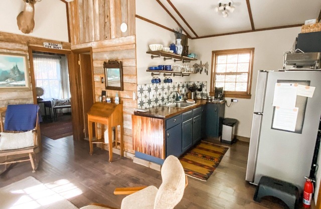 High View Hideaway - A Cozy Lost River Cabin Escape