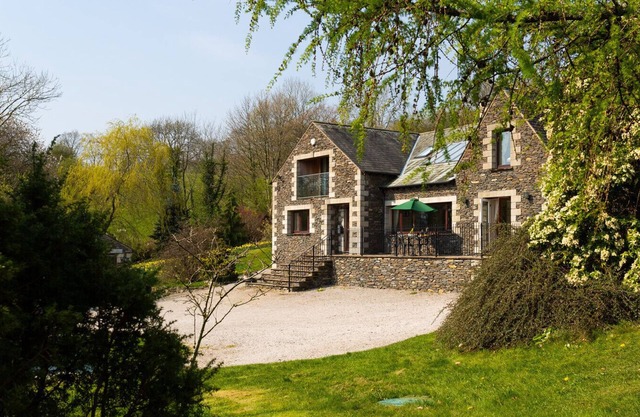 HIGHBECK, pet friendly, with a garden in Underbarrow