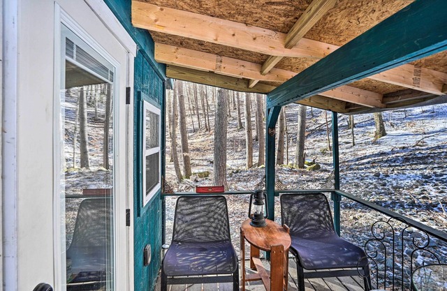 Hike & Swim On-site: Cozy Falls Brook Cabin