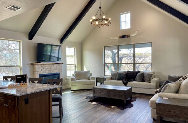 Hiking Delight - Premier Waterfront Escape at Twin Canyons Longhorn Ranch