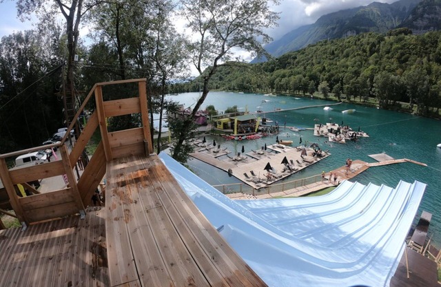 Hiking, gastronomy, water sports, everything is there