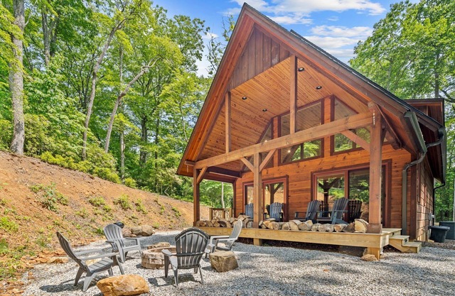 Hiking, waterfalls & tubing all nearby!