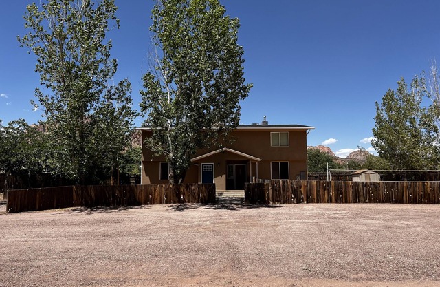 Hildale Haven A with hot tub, fire pit and views.