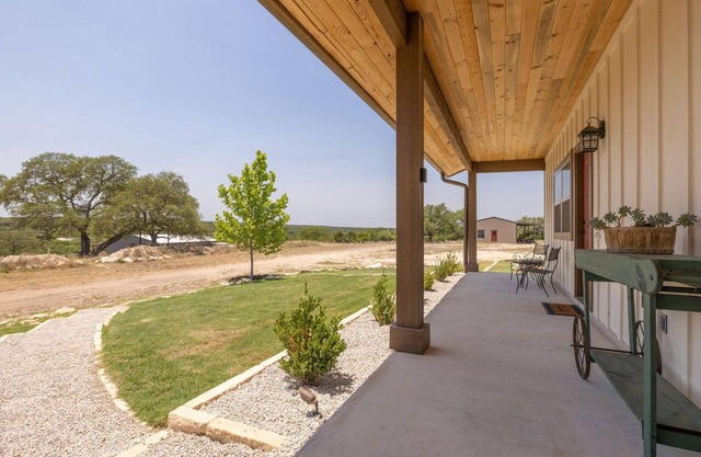 Hill Country Escape-Sleeps 12~ 15 Acres Of Privacy, Spectacular Views