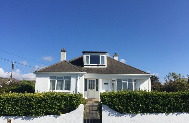 Hill Rise - Cottage In Trevone Bay, Near Padstow, North Cornwall