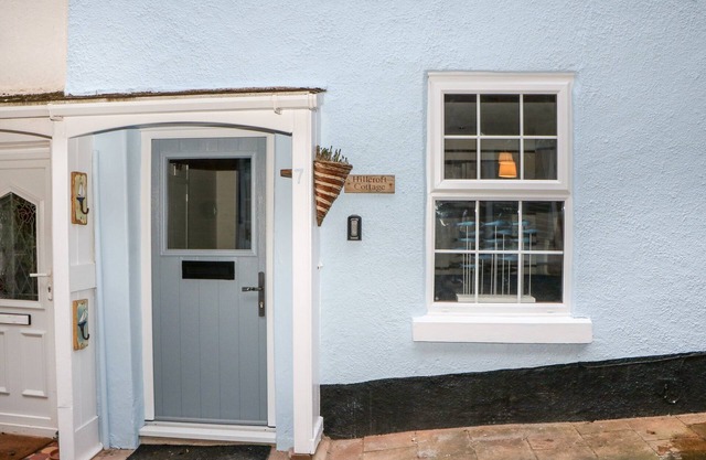 HILLCROFT COTTAGE, family friendly, with open fire in Teignmouth