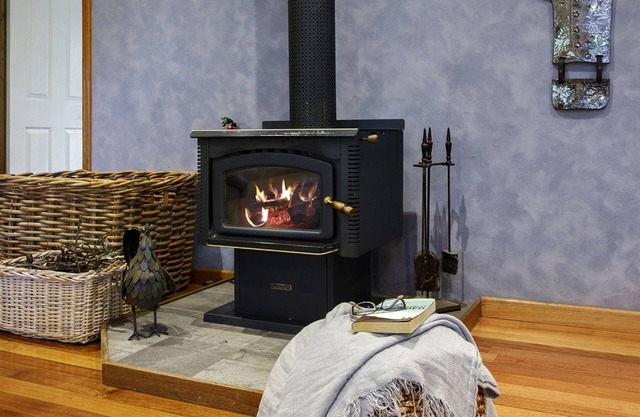 HILLDO - Beautiful home set amongst the tree - SPECIALS ON NOW !