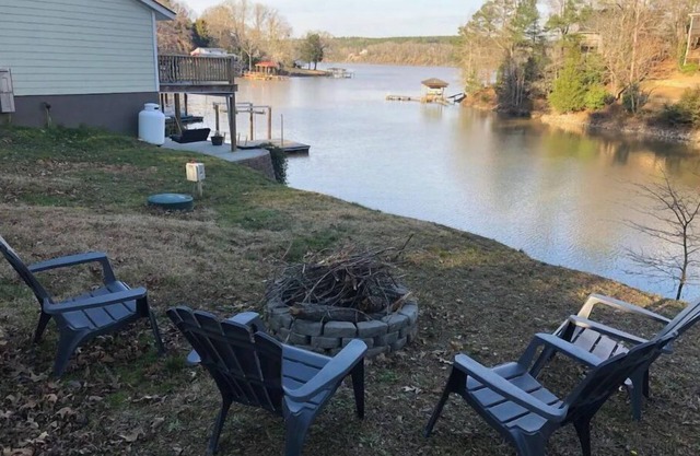 Hillside Haven on Lake Wateree- Entire House