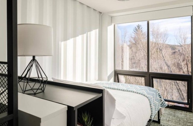 Hillside Retreat: Comfortable Room, Colorado Ski Trails! Free Parking