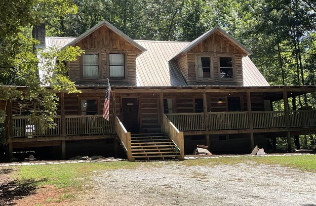 Hilltop Cabin on a Winery Propertynn