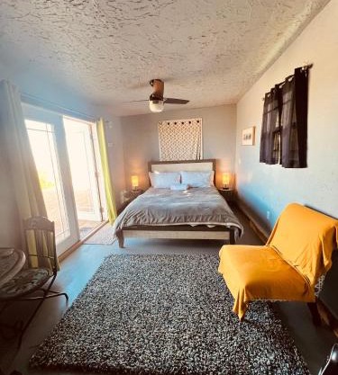 Hilltop Cabin with Starlink and View 10 mins to JT Park