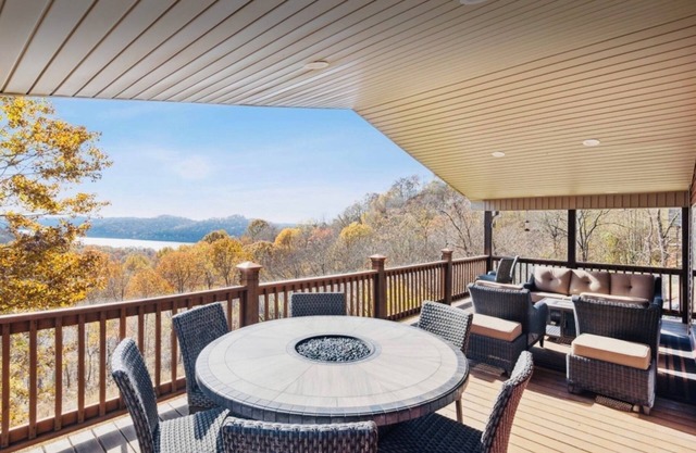 Hilltop Cabin with River View!