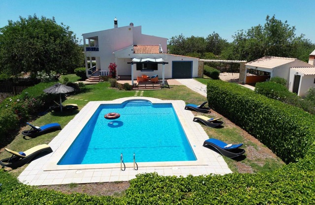 HILLTOP VILLA - PRIVATE LARGE POOL & STUNNING VIEWS & GREAT LOCATION & FREE WIFI