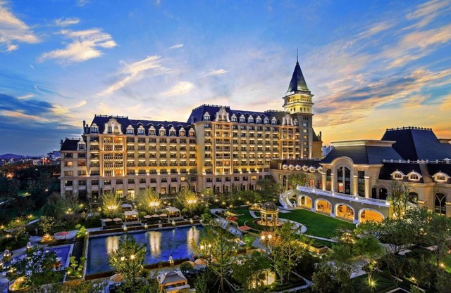 Hilton Qingdao Golden Beach - Beer Halls