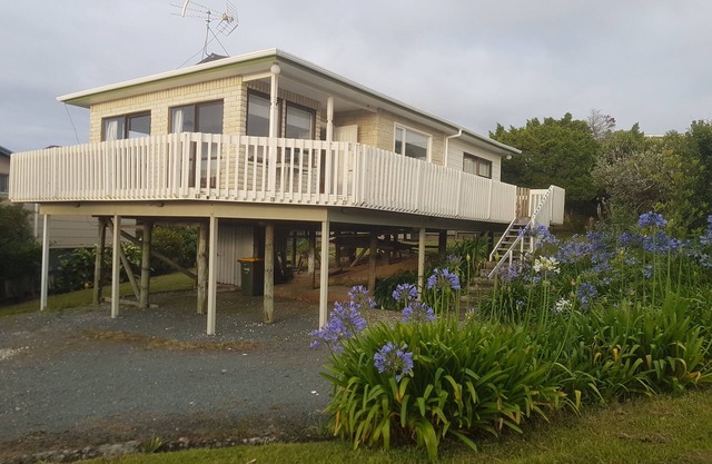 Hinemoa Views, Snells Beach, Ocean and land views.