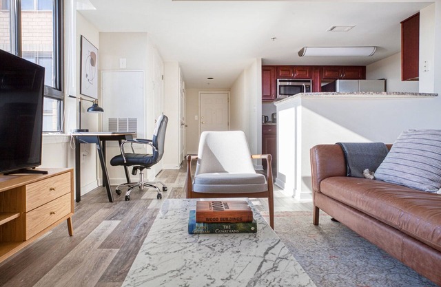 Hip Pentagon City Studio w/W/D, Gym & Lounge, near Metro, by Blueground