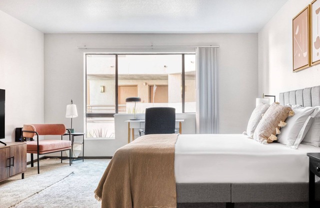 Hip Studio City Studio w/Gym, Pool & W/D, near TJ & WF, by Blueground